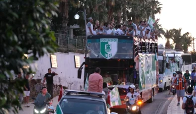 Süper Lig’e yükselen Bodrum FK, şampiyonluğu taraftarlarıyla kutladı