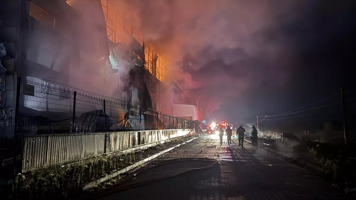 Çerkezköy’deki Kozmetik Fabrikasında Yangın