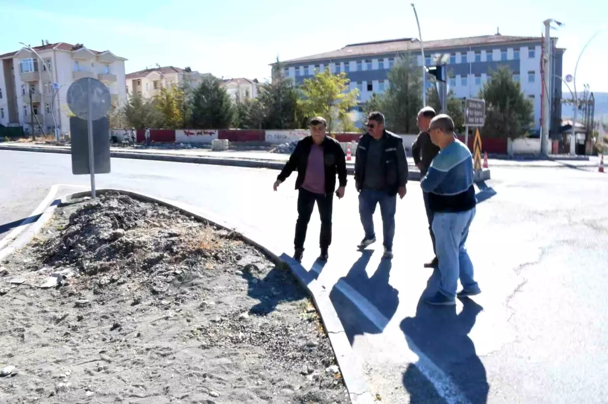 Emet’te Yol ve Kaldırım Düzenleme Çalışmaları Devam Ediyor