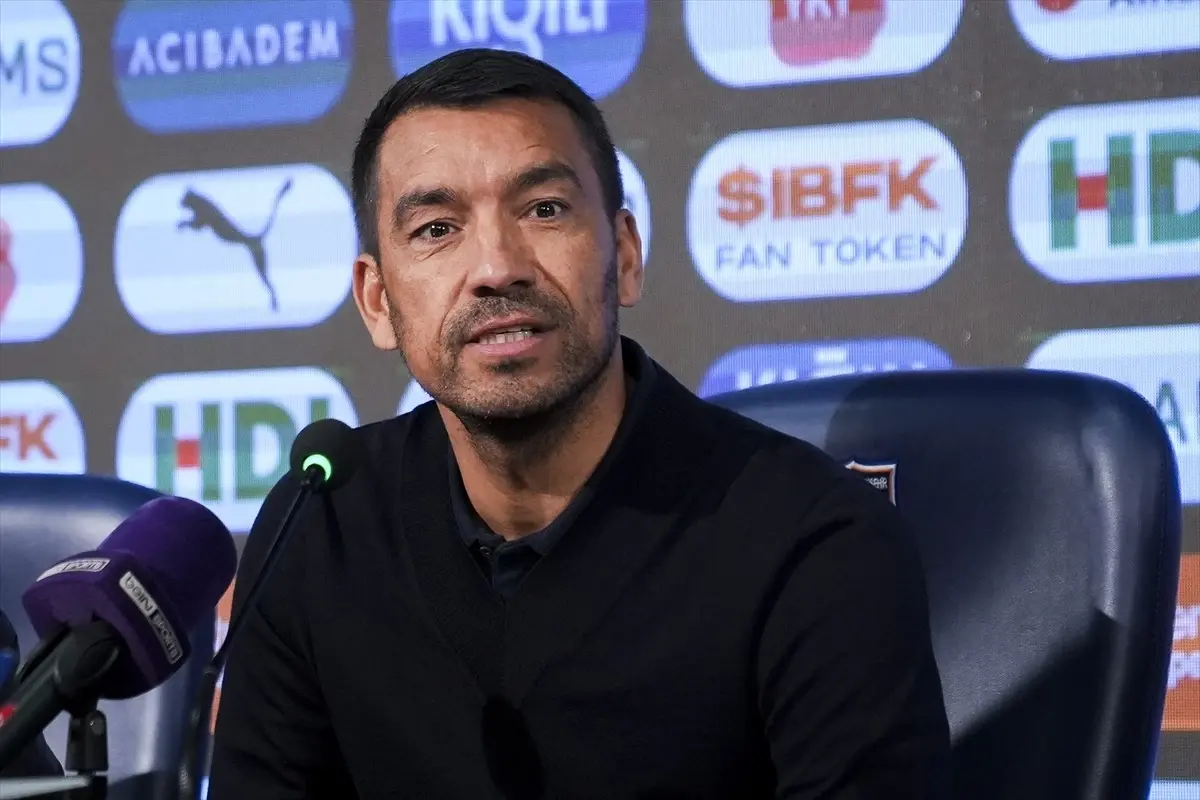 Van Bronckhorst: ‘Havlu atmadık, Gelişeceğiz!’