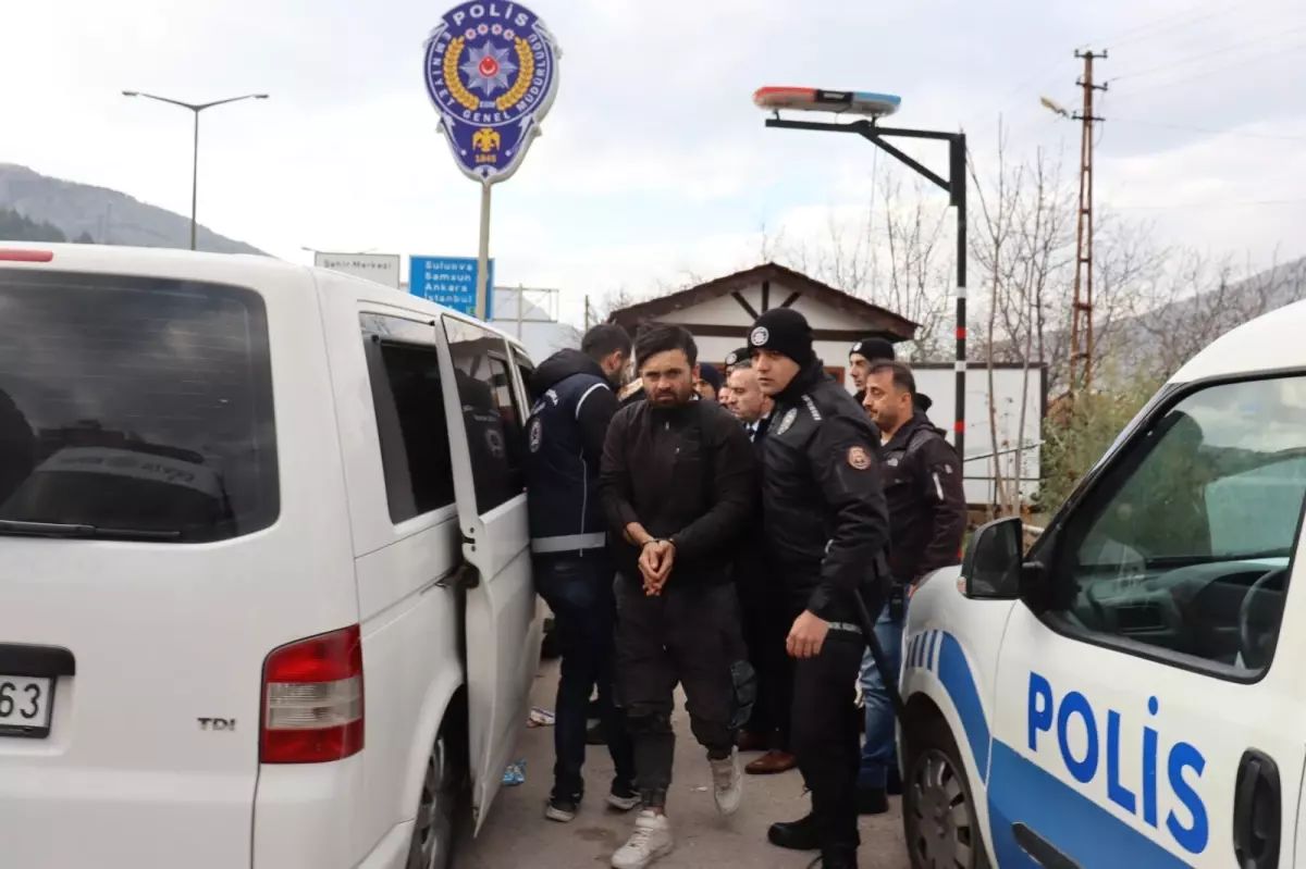 Amasya’da Kaçak Göçmen Operasyonu: 20 Kişi Yakalandı